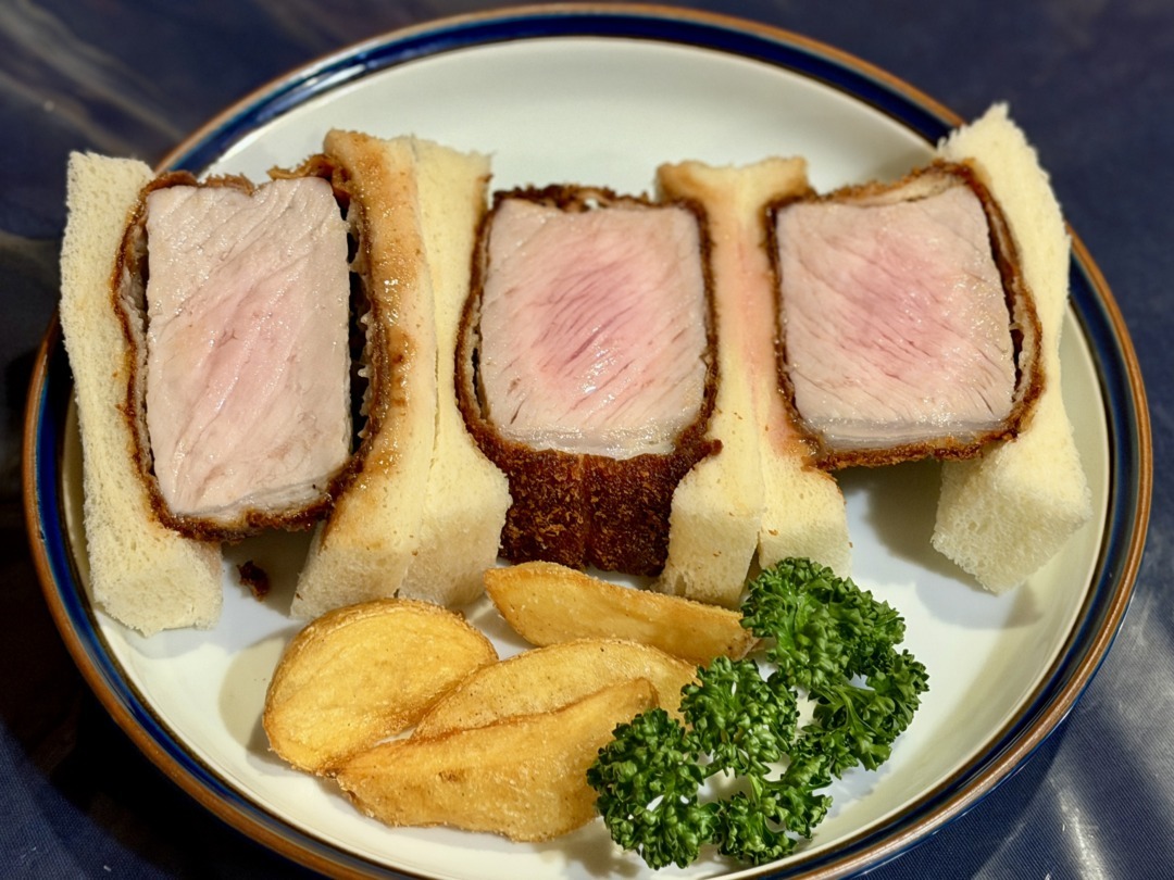 昭和レトロ酒場倉吉の手仕込みとんかつサンド